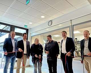 das rote Band wird durchschnitten